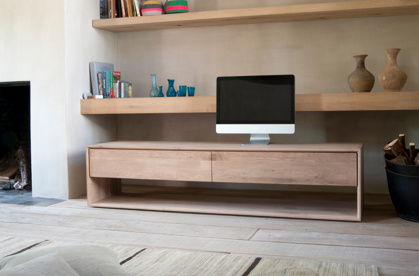 Ethnicraft - современная мебель из тика, дуба и ореха