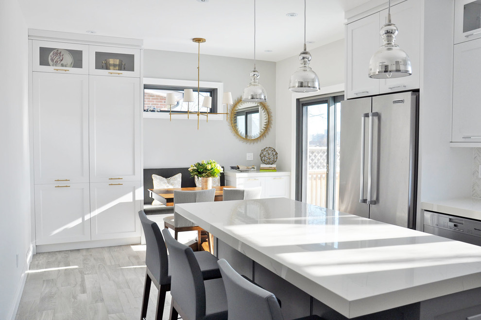 Inspiration for a mid-sized transitional kitchen in Toronto.