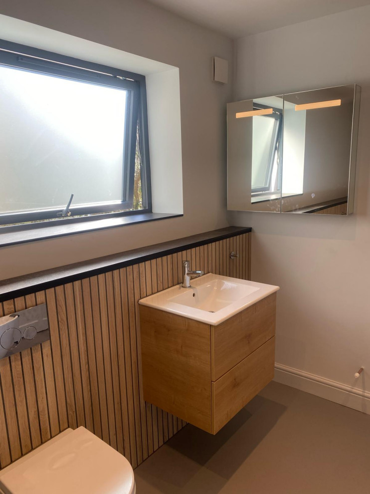 Modern & practical family Bathroom