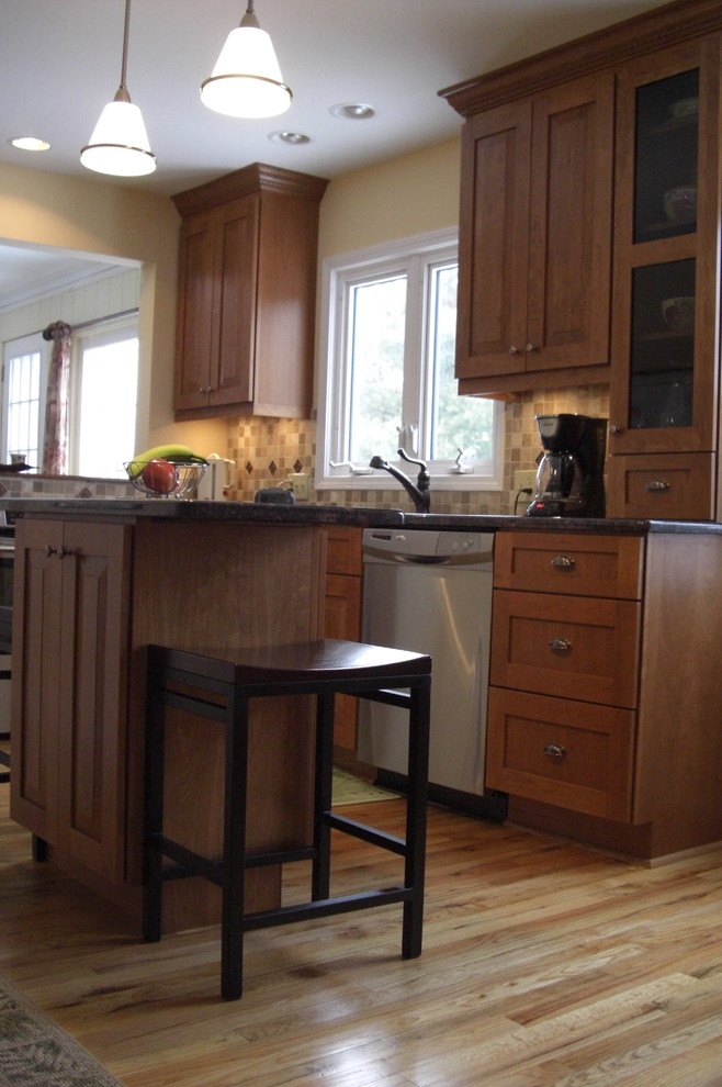 Inspiration for a timeless kitchen remodel in Chicago