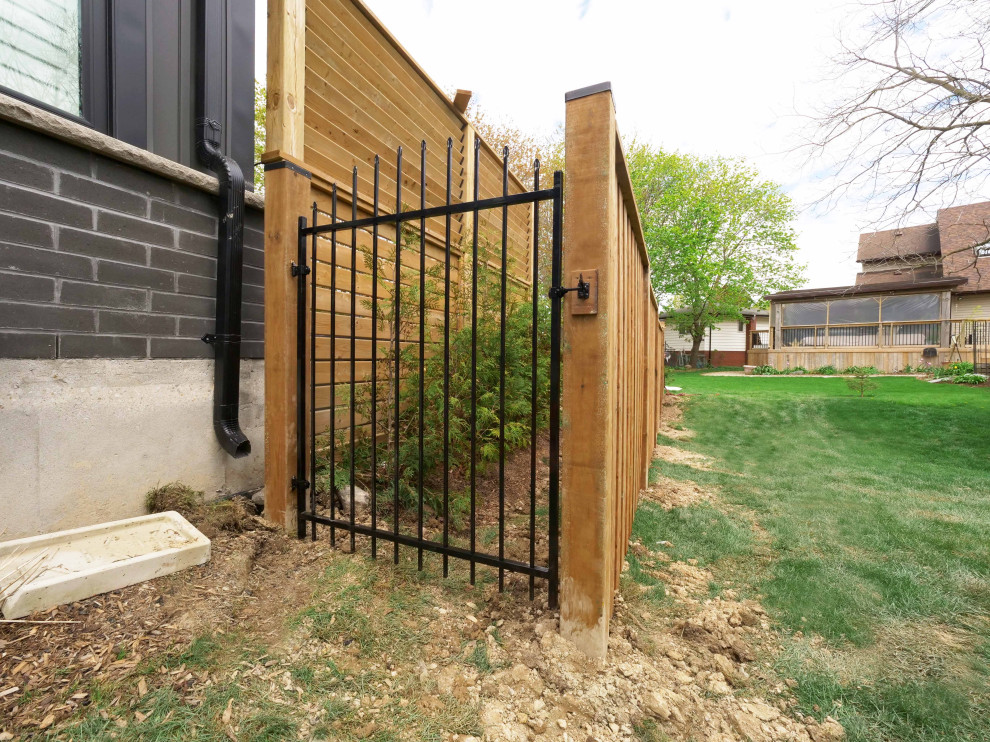 Inspiration for a modern garden in Other with a metal fence.