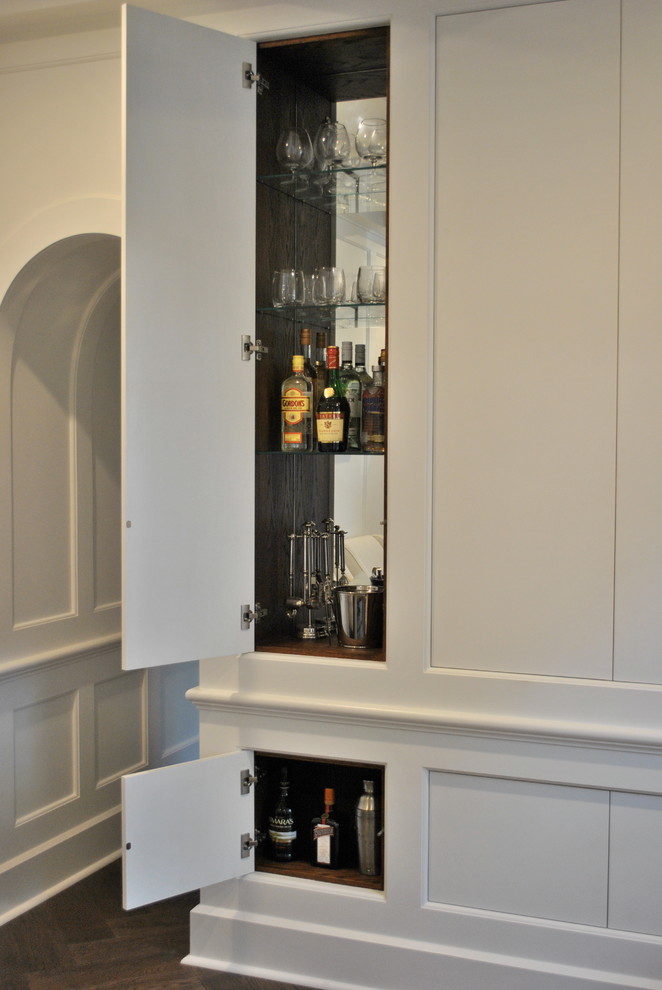 This is an example of a traditional home bar in Sydney.