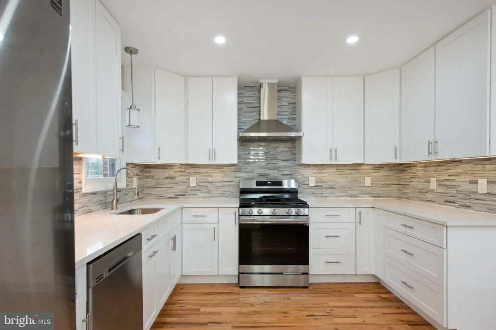 Example of a transitional kitchen design in DC Metro