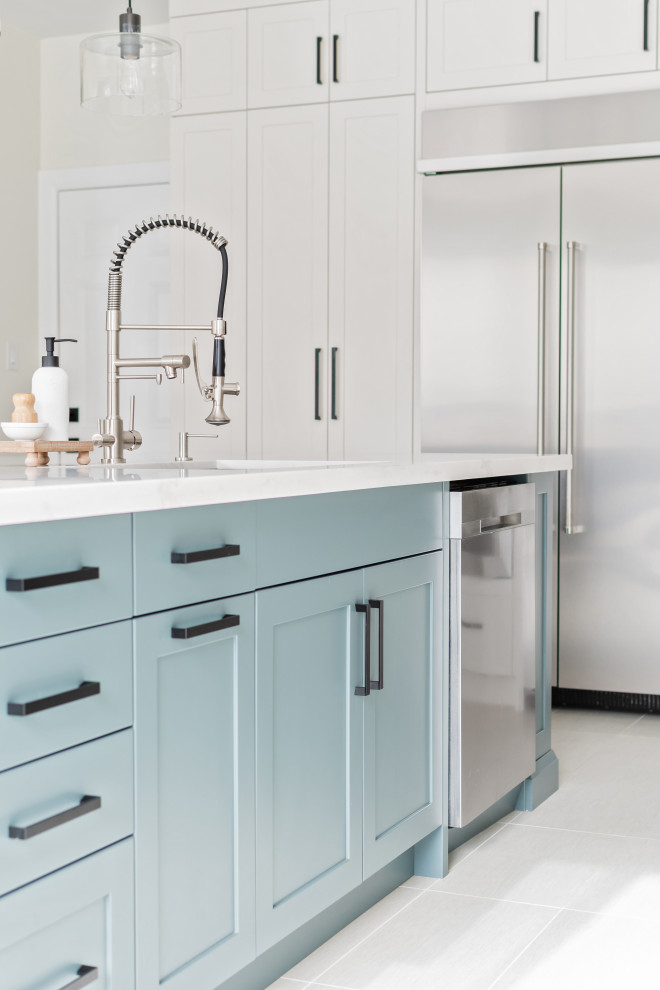 Inspiration for a transitional kitchen remodel in Toronto