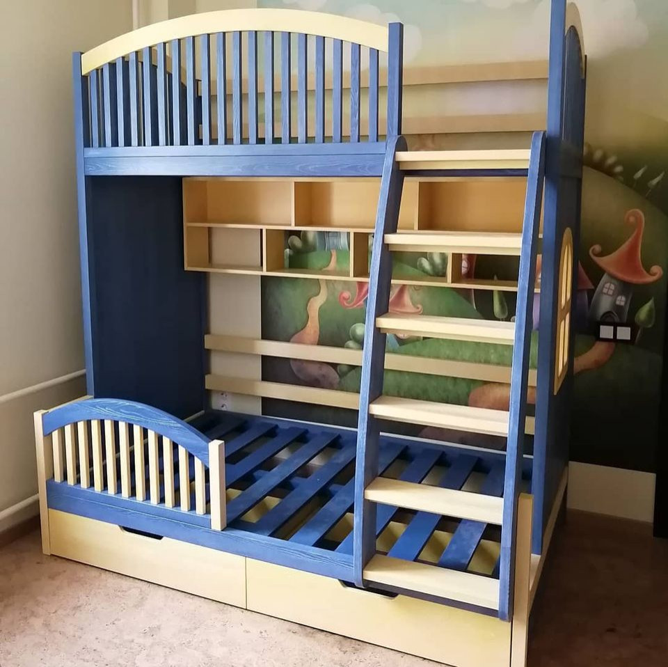 Кровать-домик в 2 яруса