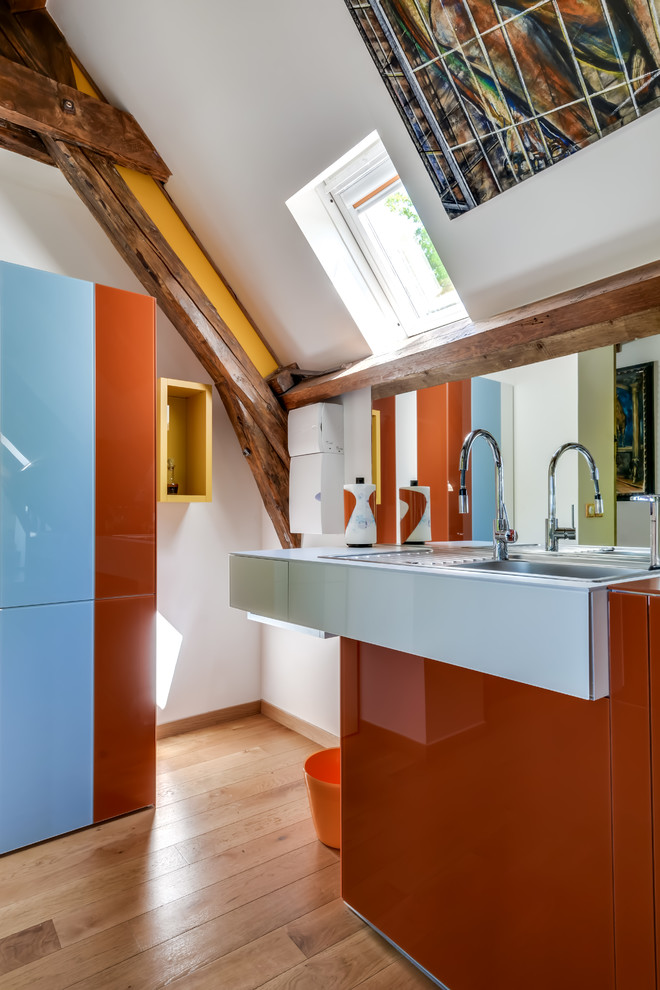 Design ideas for an eclectic bathroom in Paris.