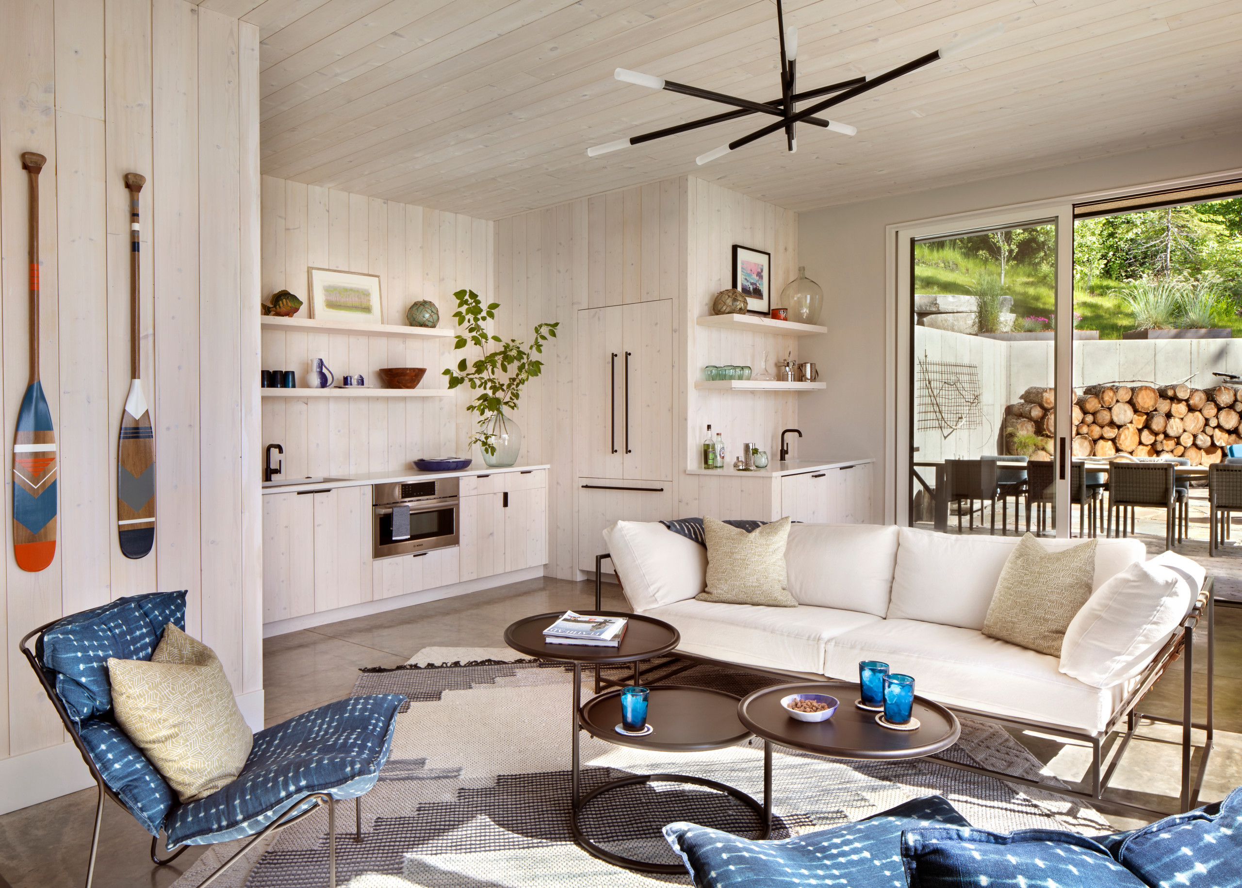 Houzz Tour: A Rustic Lakeside Home Designed for Family Gatherings ...