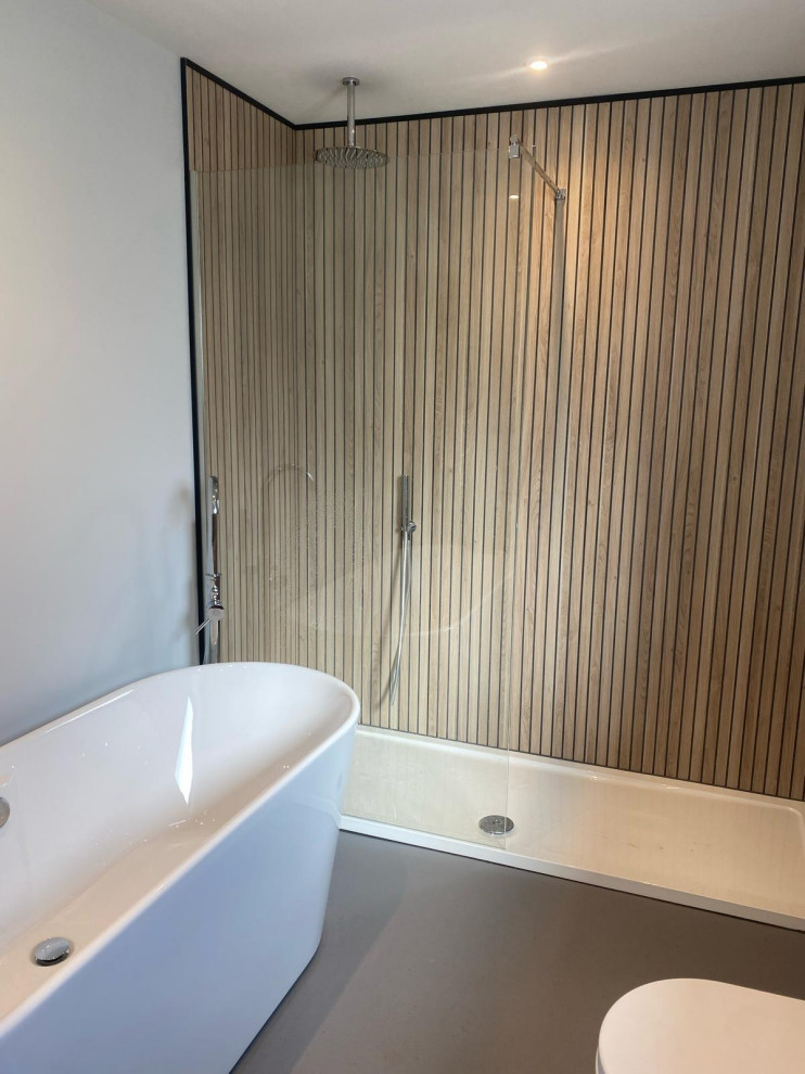 Modern & practical family Bathroom