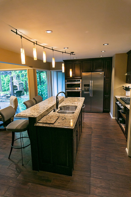 Transitional Kitchen modern-kueche