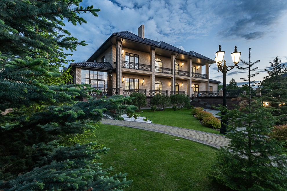 ДОМ НА ХОЛМЕ