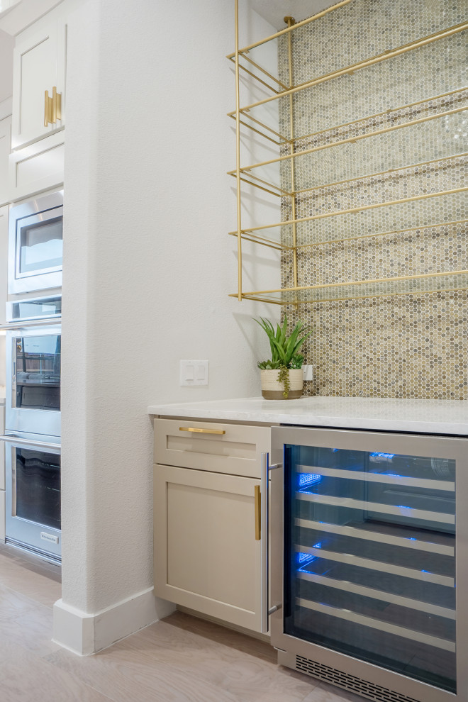 Inspiration for a mid-sized transitional light wood floor eat-in kitchen remodel in Dallas with an undermount sink, shaker cabinets, quartz countertops, white backsplash, quartz backsplash, stainless steel appliances, an island and white countertops