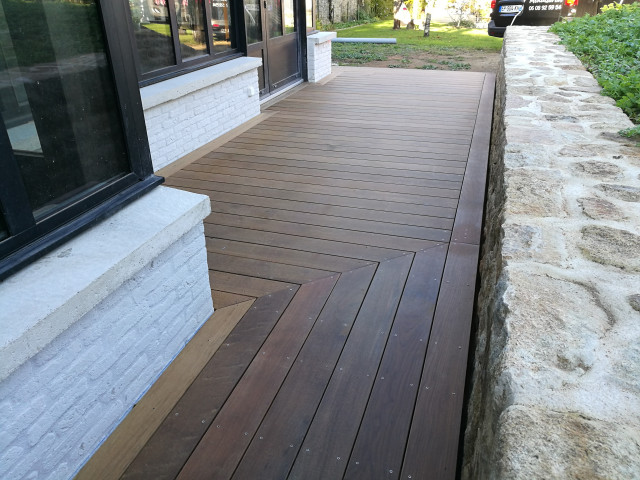Cr&eacute;ation d'une terrasse &agrave; Carnac contemporary-deck