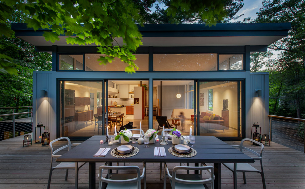 Example of a 1950s deck design in Boston