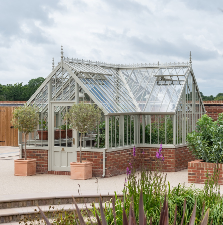 Inspiration for a large traditional detached greenhouse in Hampshire.