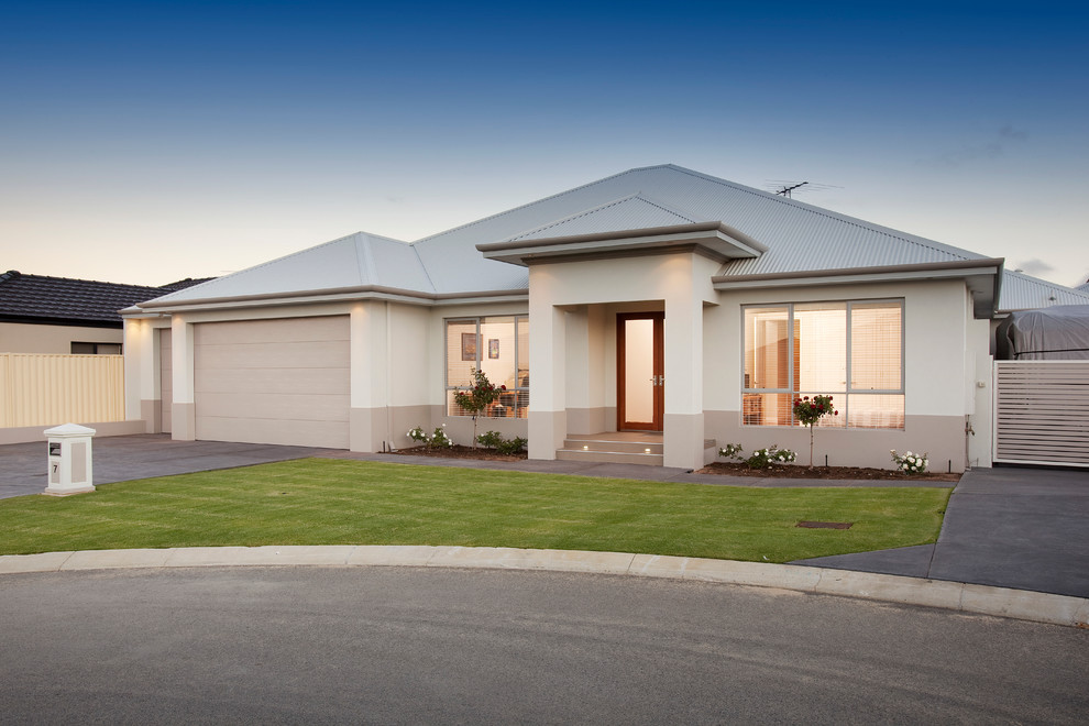 Inspiration for a mid-sized contemporary one-storey exterior in Perth.