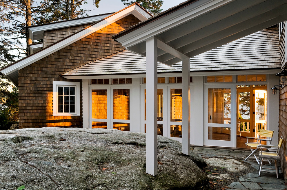 Design ideas for a beach style verandah in Portland Maine.