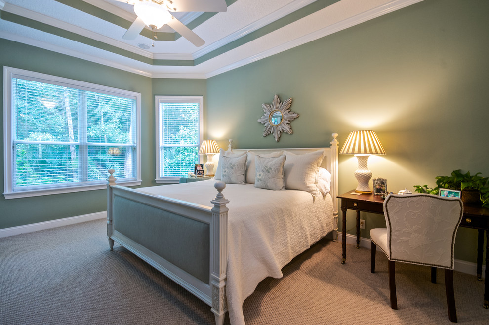 This is an example of a traditional bedroom in Jacksonville.