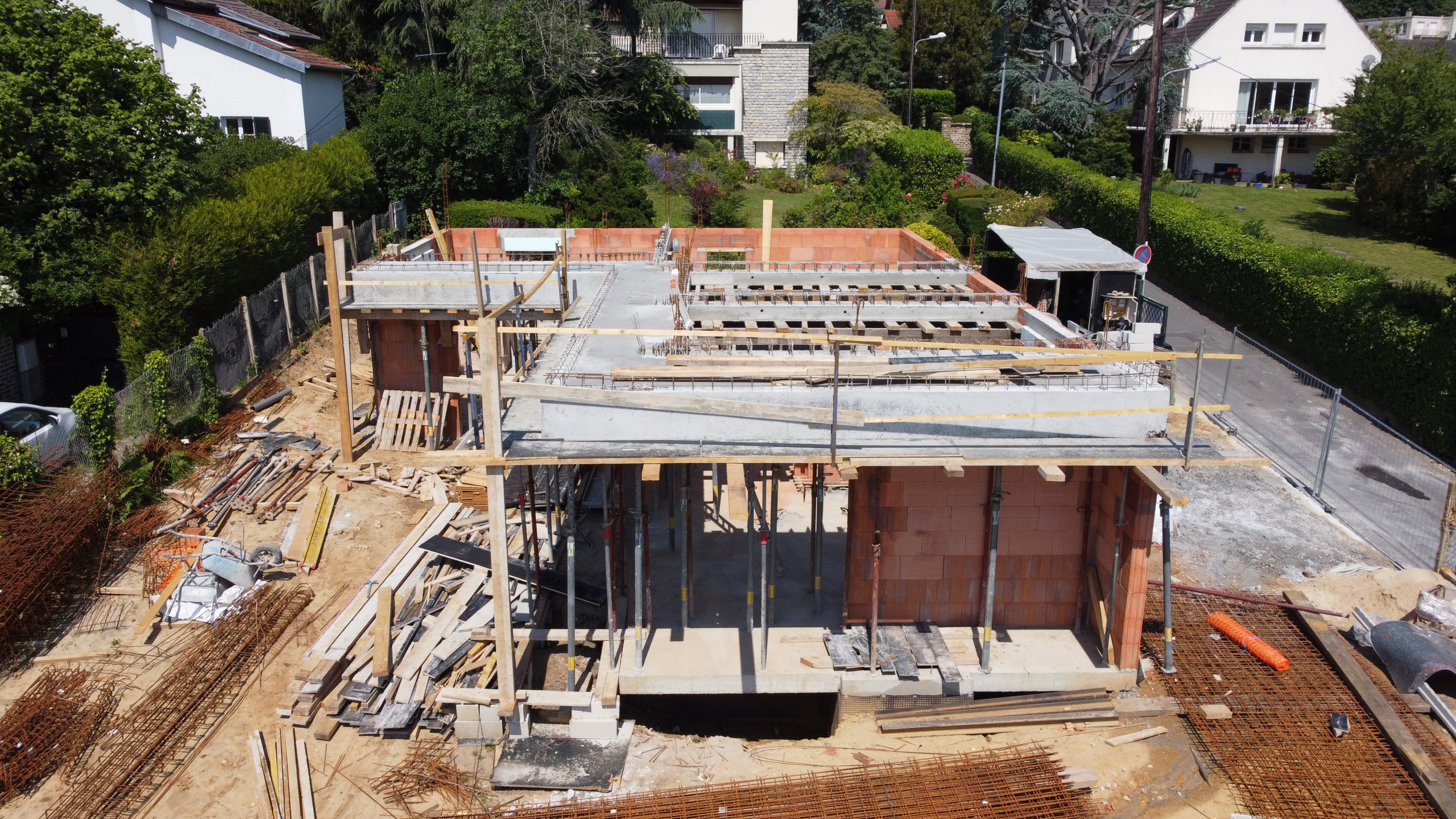 L  - Construction d'une maison - Calme dans la ville
