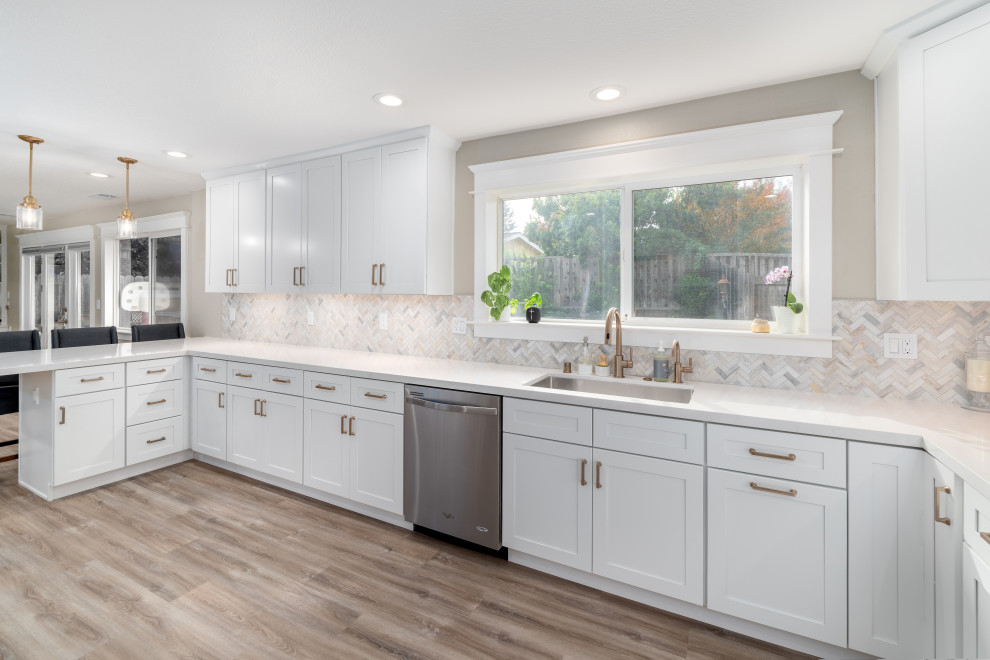 Transitional home design photo in San Francisco