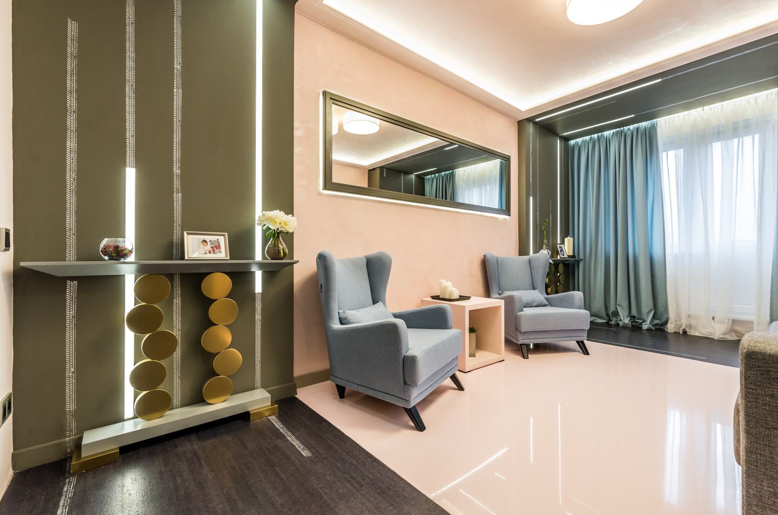 Гостиная под розовой пудрой