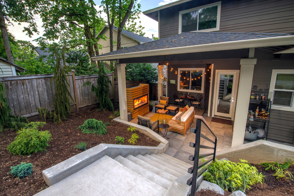 Photo of a transitional landscaping in Portland.