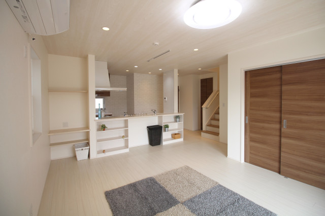 プロヴァンス風な外観の住まい moderne-salon