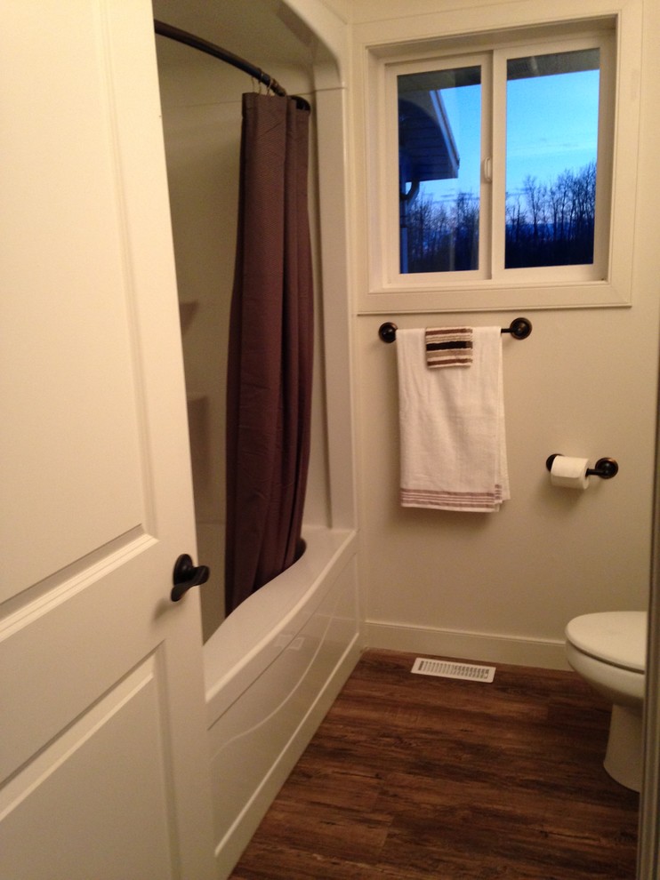 Example of a transitional home design design in Edmonton