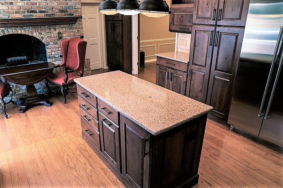 Kitchen - rustic kitchen idea in Orlando