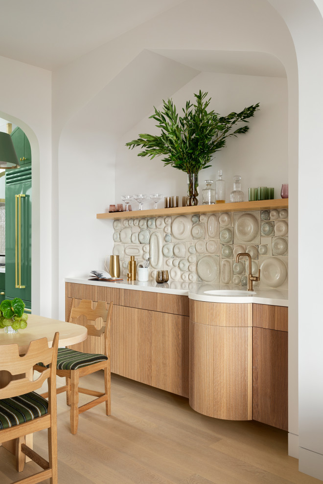 Example of a trendy home bar design in San Francisco
