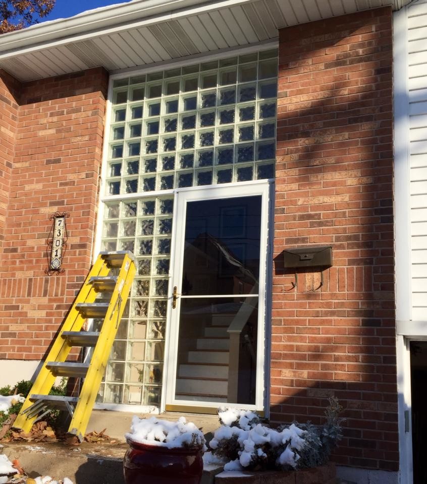 Entryway - transitional entryway idea in St Louis