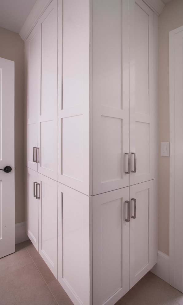 Transitional home design photo in Seattle