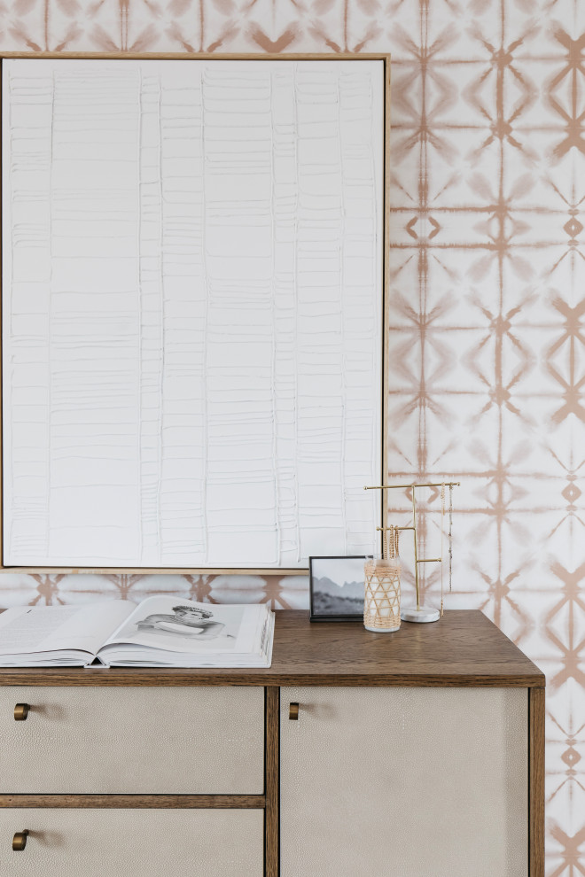 Transitional home design photo in Phoenix