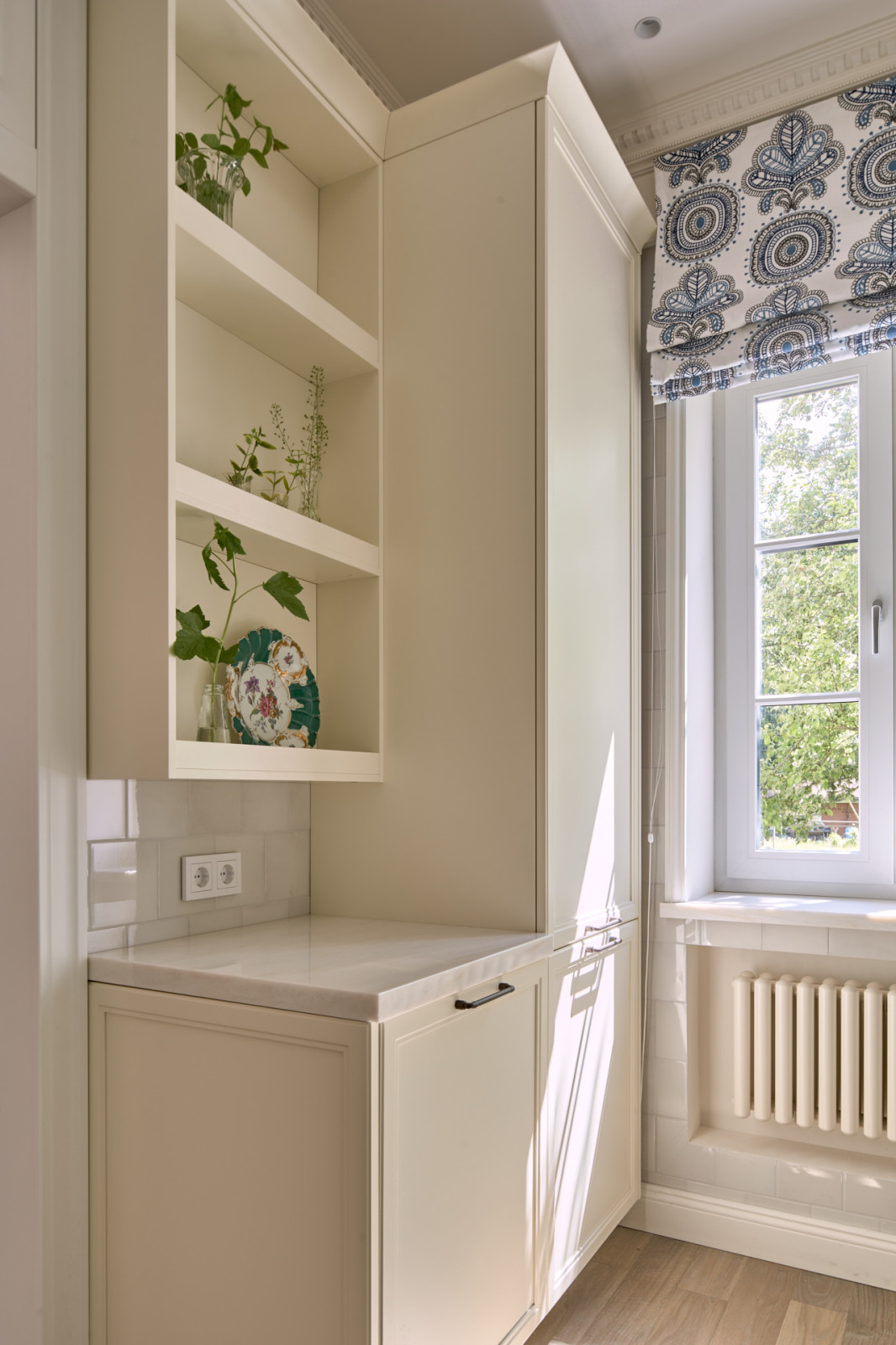 Столовая и кухня в розовую полоску