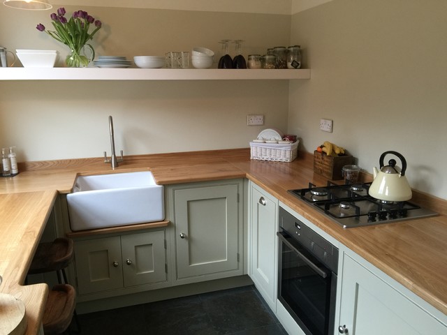 Petite U shaped kitchen traditional-kitchen