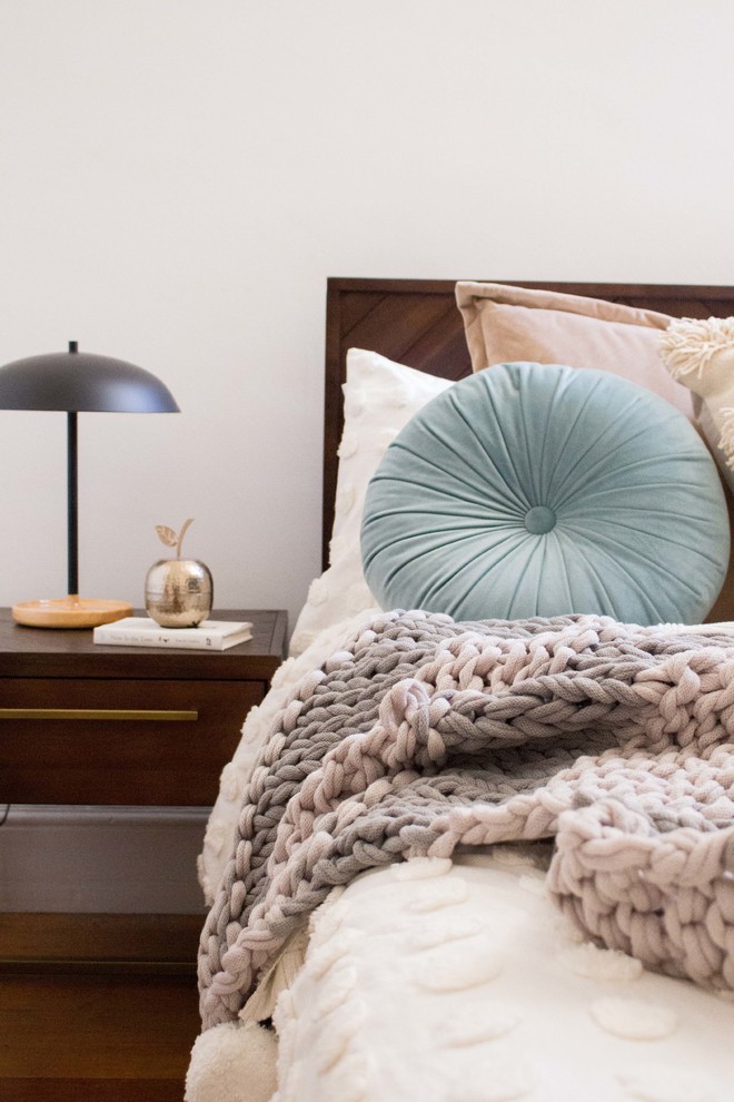 Eclectic home design photo in Melbourne