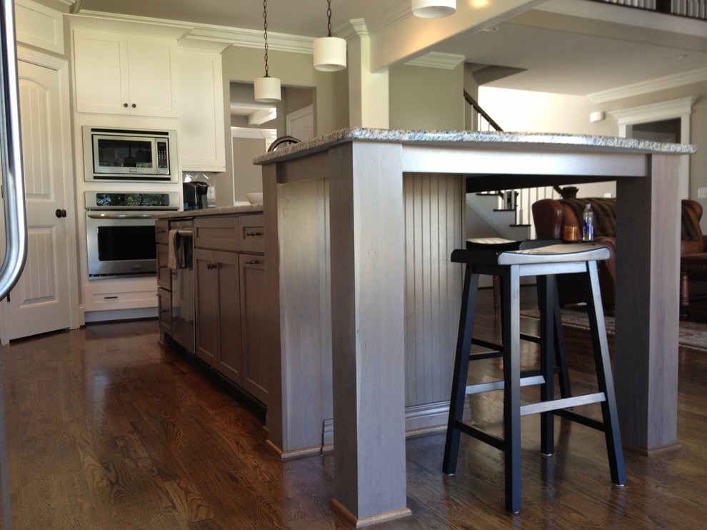 Kitchen - transitional kitchen idea
