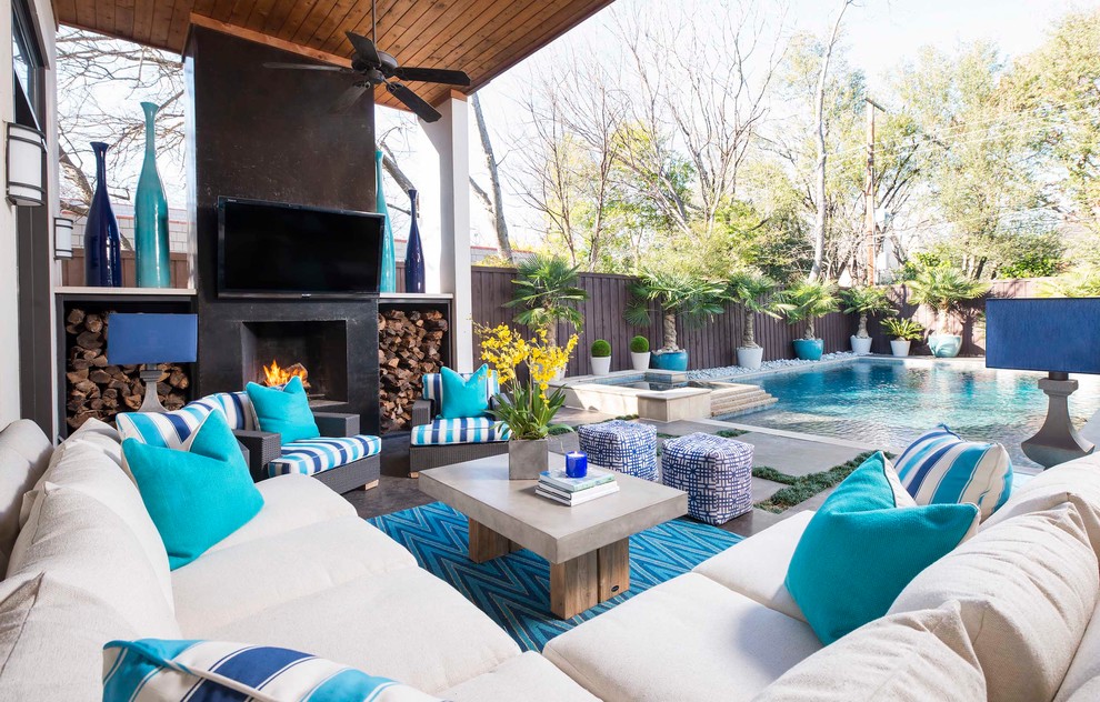 This is an example of a transitional patio in Dallas.