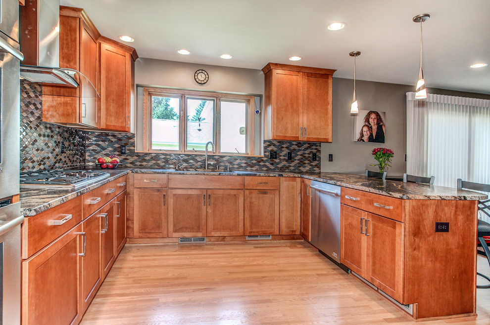 Example of a transitional kitchen design in Milwaukee