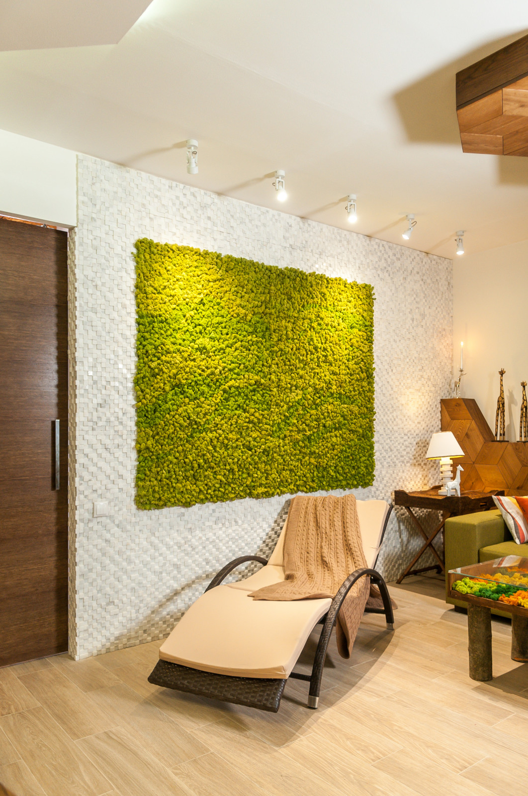 Яркие стены