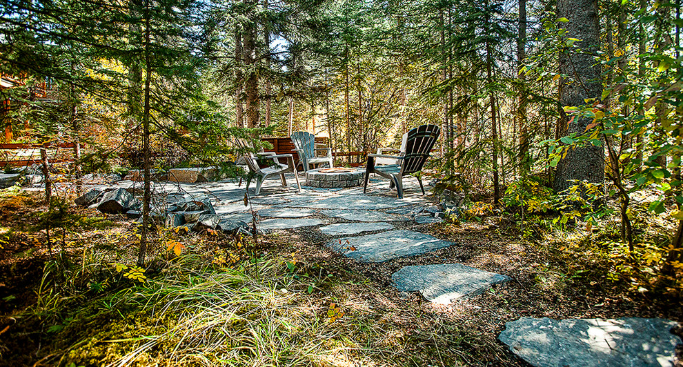 Design ideas for a rustic landscaping in Calgary.