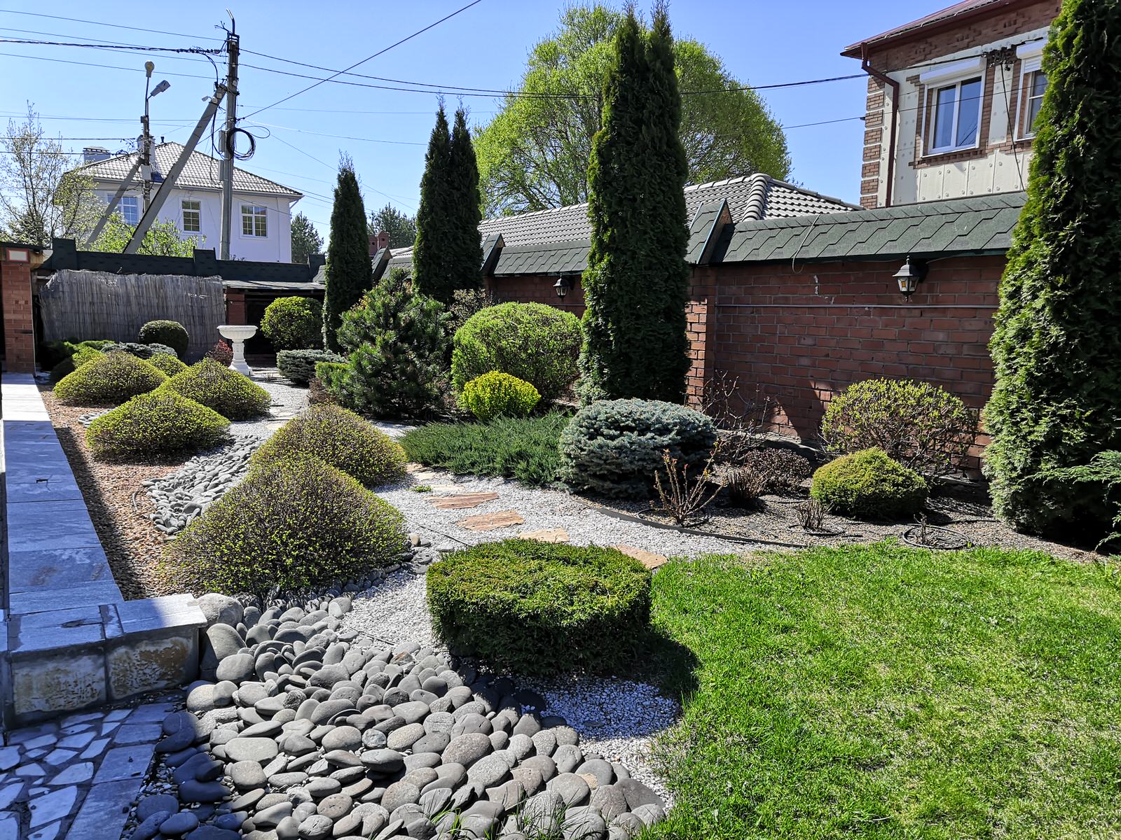 Дворик с поилкой для птиц