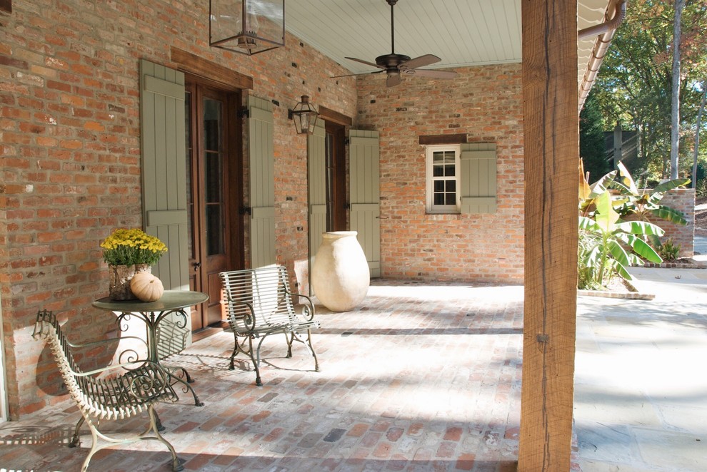 This is an example of a country verandah in New Orleans.