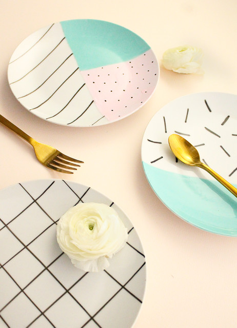DIY : Peindre des assiettes en céramique pour personnaliser son dressage de  table