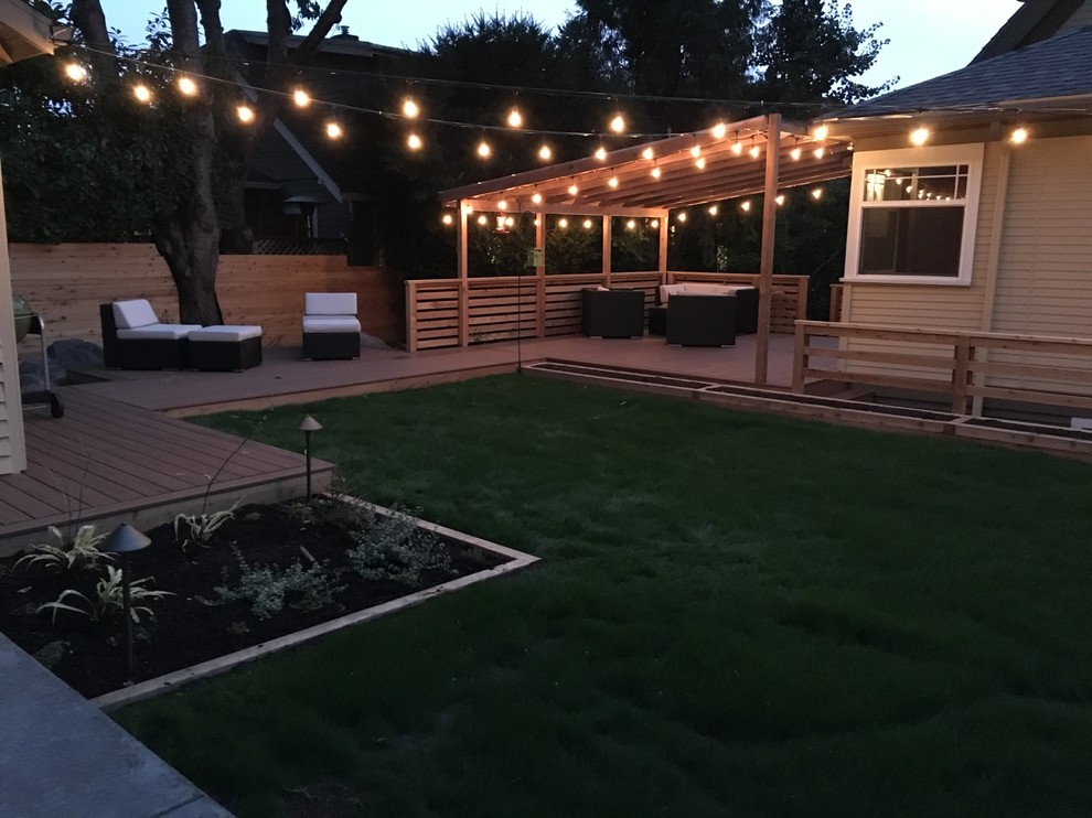 Inspiration for a transitional deck remodel in Seattle