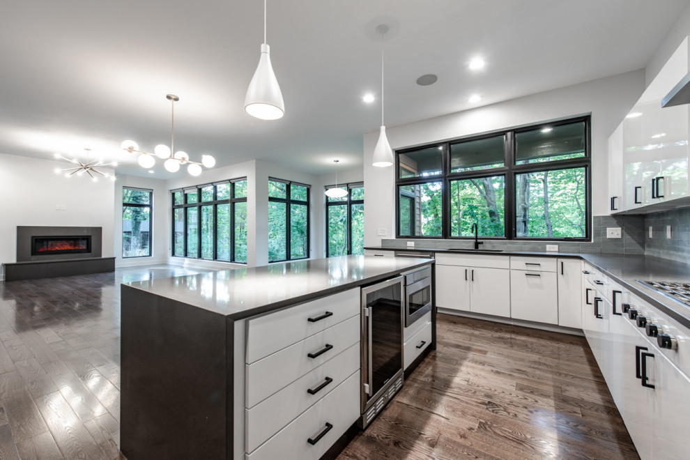 Minimalist kitchen photo in Columbus