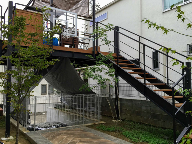 鉄骨のスカイデッキ moderno-patio