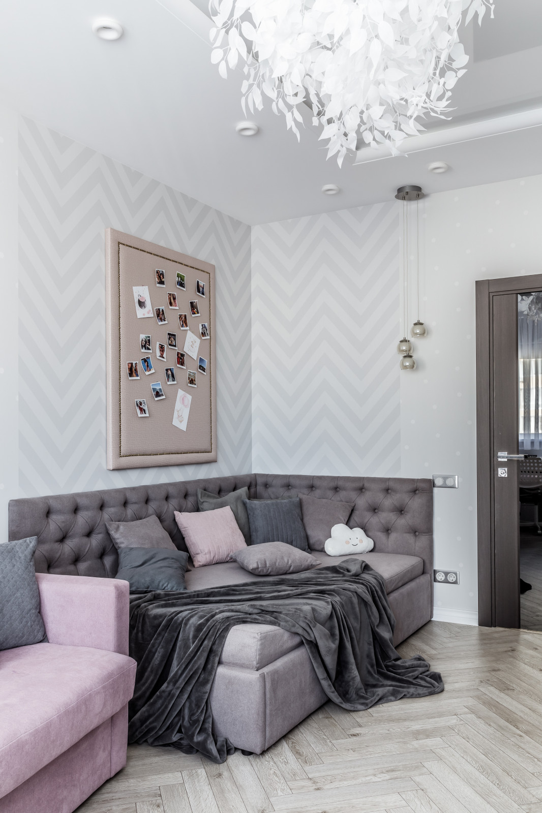 Монохромный интерьер в 2-х комнатной квартире