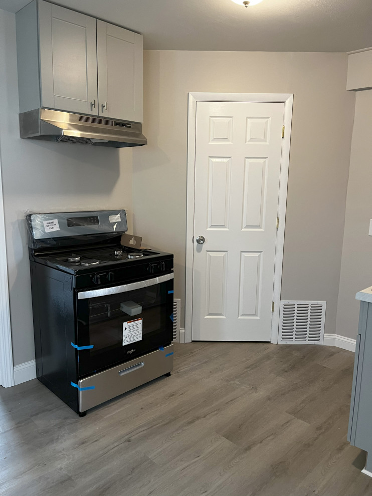 Example of a transitional kitchen design in Milwaukee