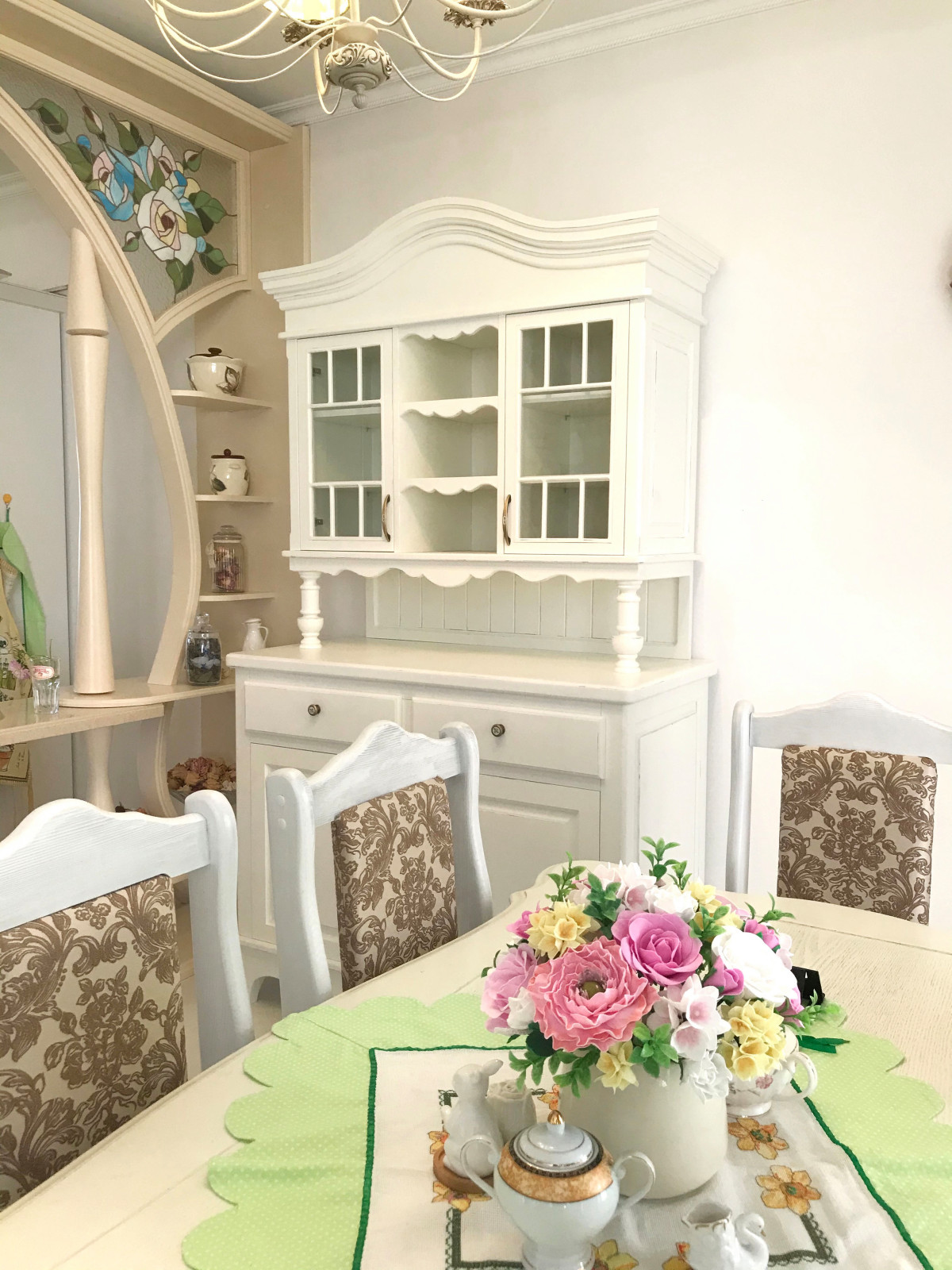 Буфет цвета бледной мяты