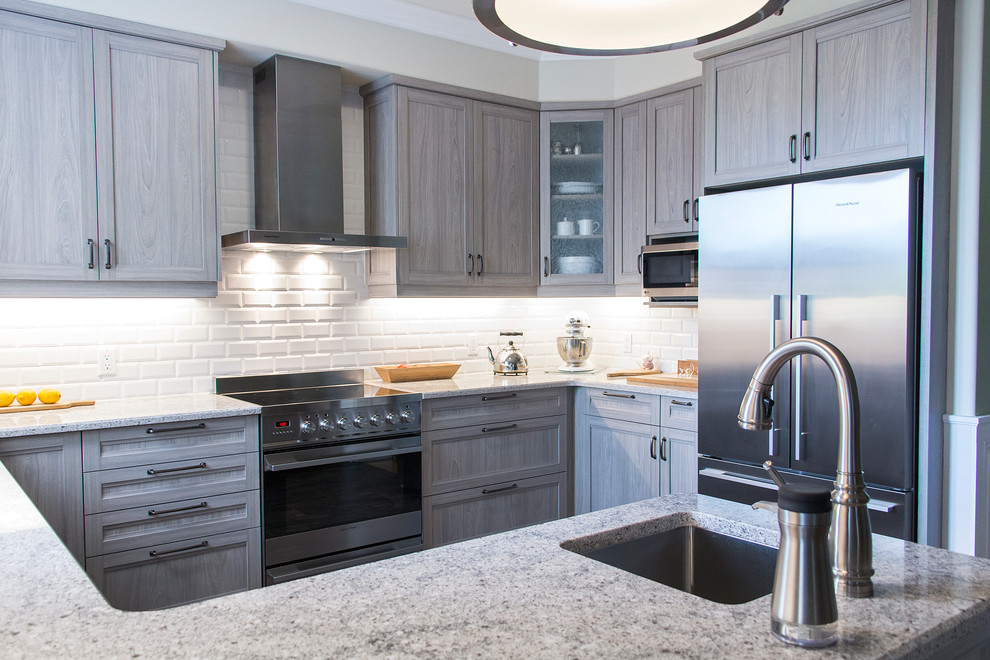 Mid-sized transitional u-shaped porcelain tile and beige floor open concept kitchen photo in Toronto with an undermount sink, shaker cabinets, light wood cabinets, quartz countertops, white backsplash, subway tile backsplash, stainless steel appliances and a peninsula
